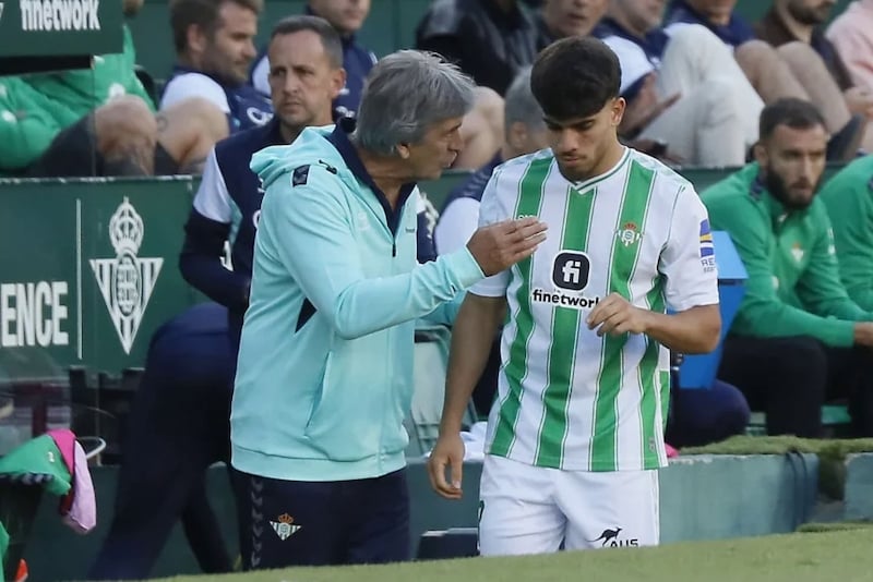 Pellegrini Sticks with Zalsouli at Betis